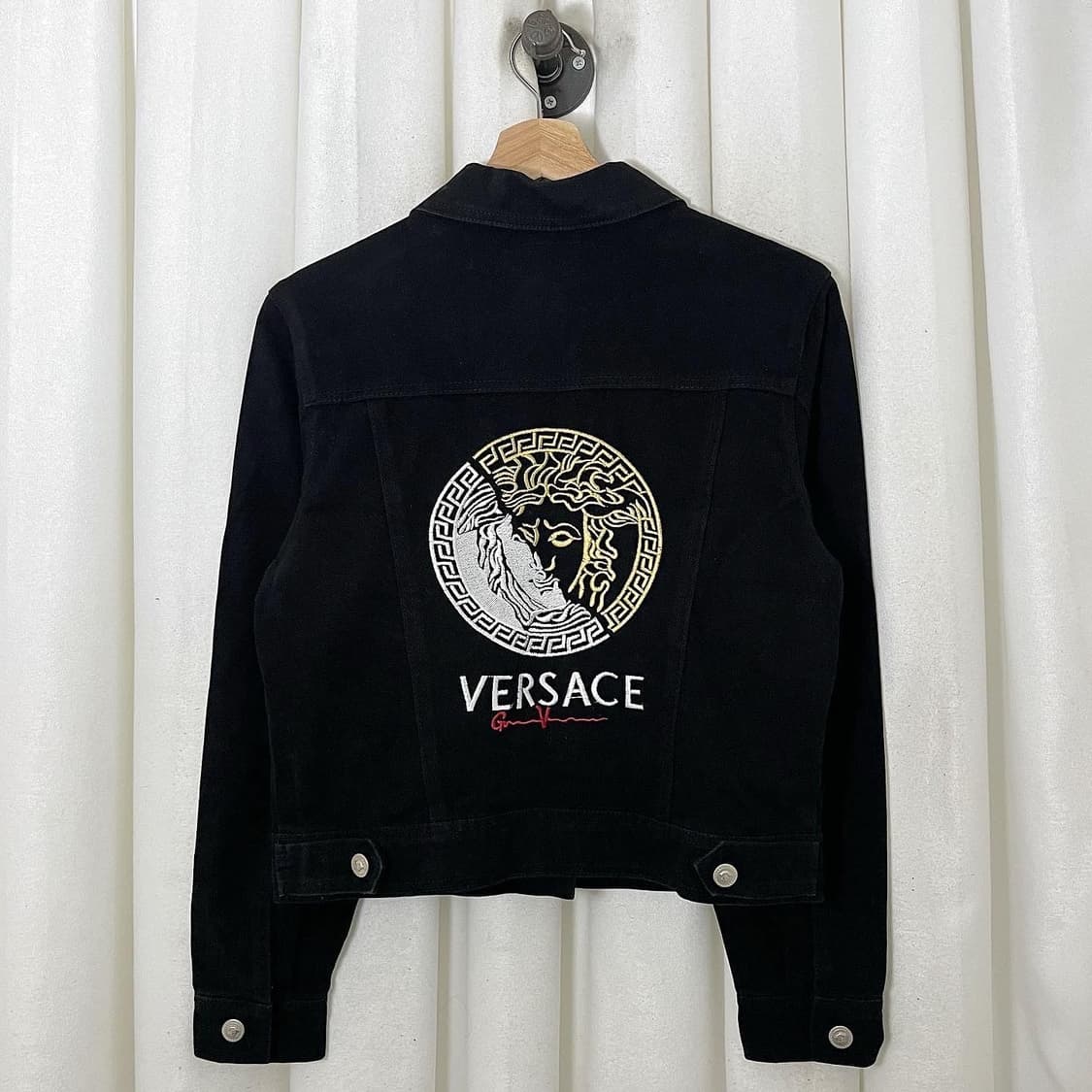 베르사체 블랙 백빅로고 트러커 자켓 상품이미지1