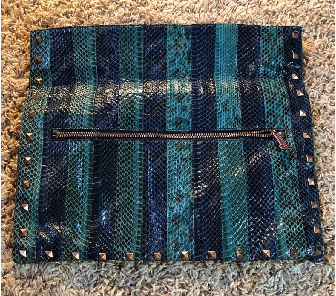 랑방컬렉션 스터드장식 뱀피무늬 클러치 상품이미지4