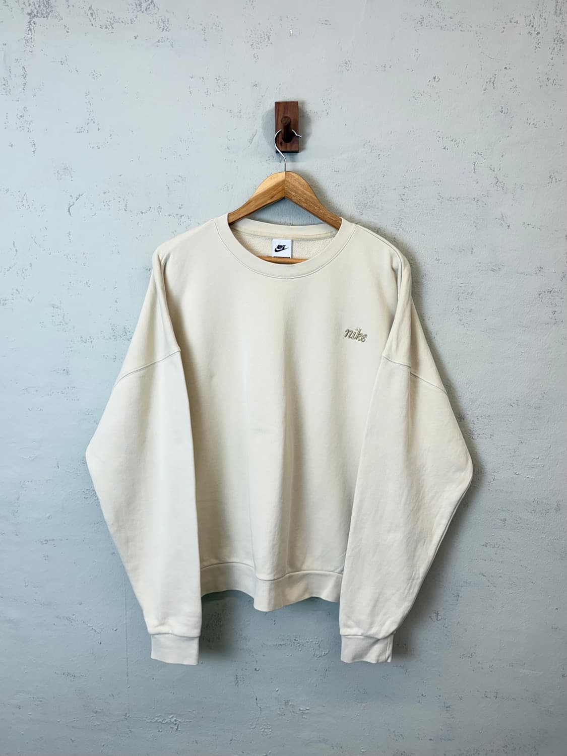 나이키 오버사이즈드 아이보리 맨투맨 상품이미지1