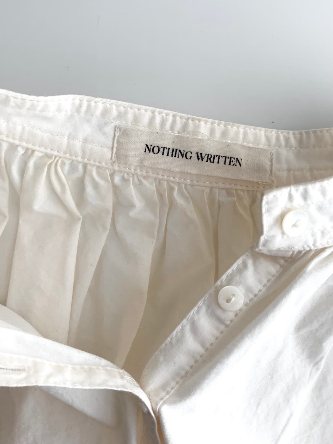 Nothing written 낫띵리튼 케이크 셔링 블라우스 상품이미지5