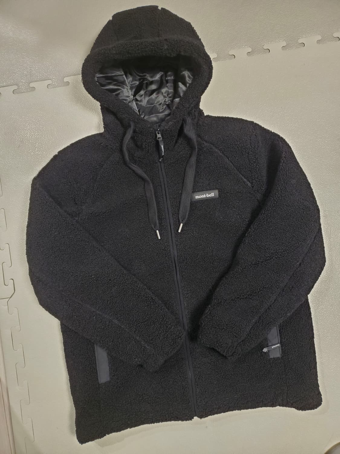 새상품급) 몽벨 남녀공용 블랙 노벨티 플리스자켓 사이즈100 L

사진처 상품이미지1