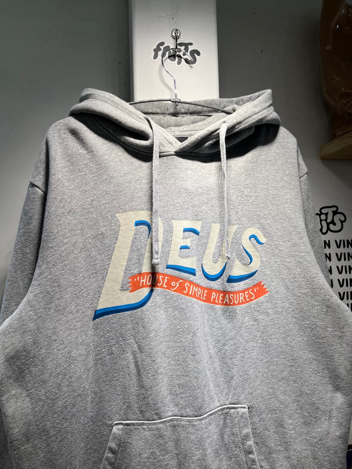 데우스마키나 심플 플레저스 후드티 상품이미지3