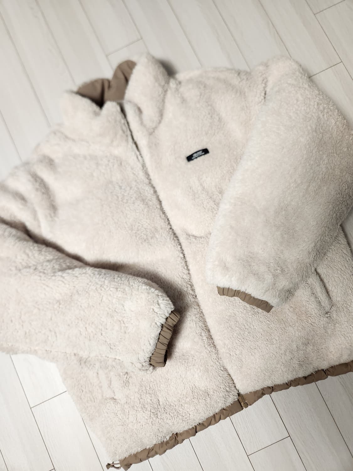 폴햄 리버시블 보아 숏 패딩 양면 플리스점퍼 사이즈105(xl)

패딩점 상품이미지2