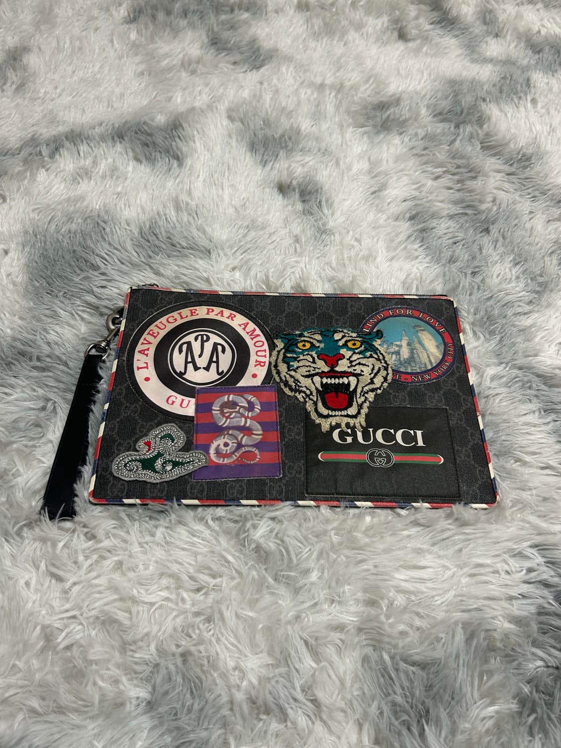 구찌 나이트 쿠리에 GG 수프림 캔버스 클러치 상품이미지1