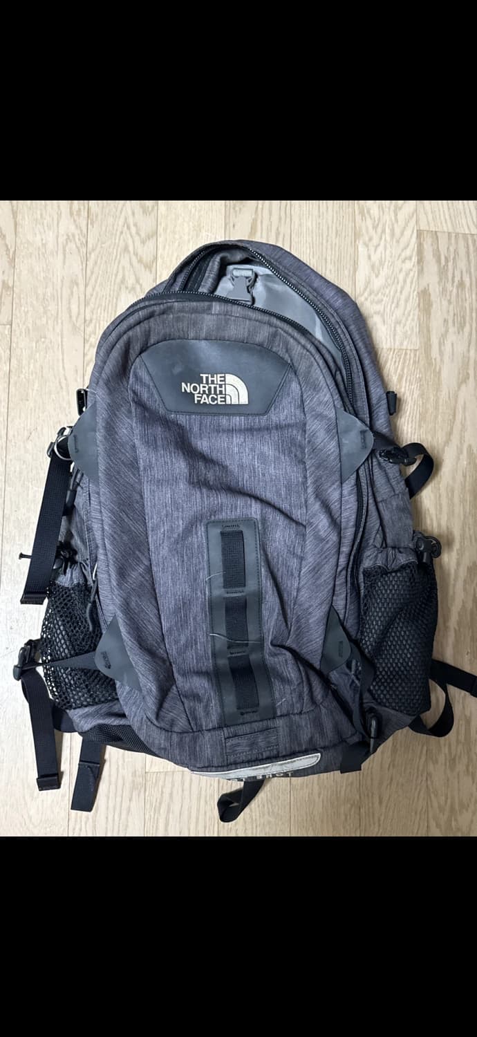 노스페이스 백팩 핫샷 그레이 상품이미지1