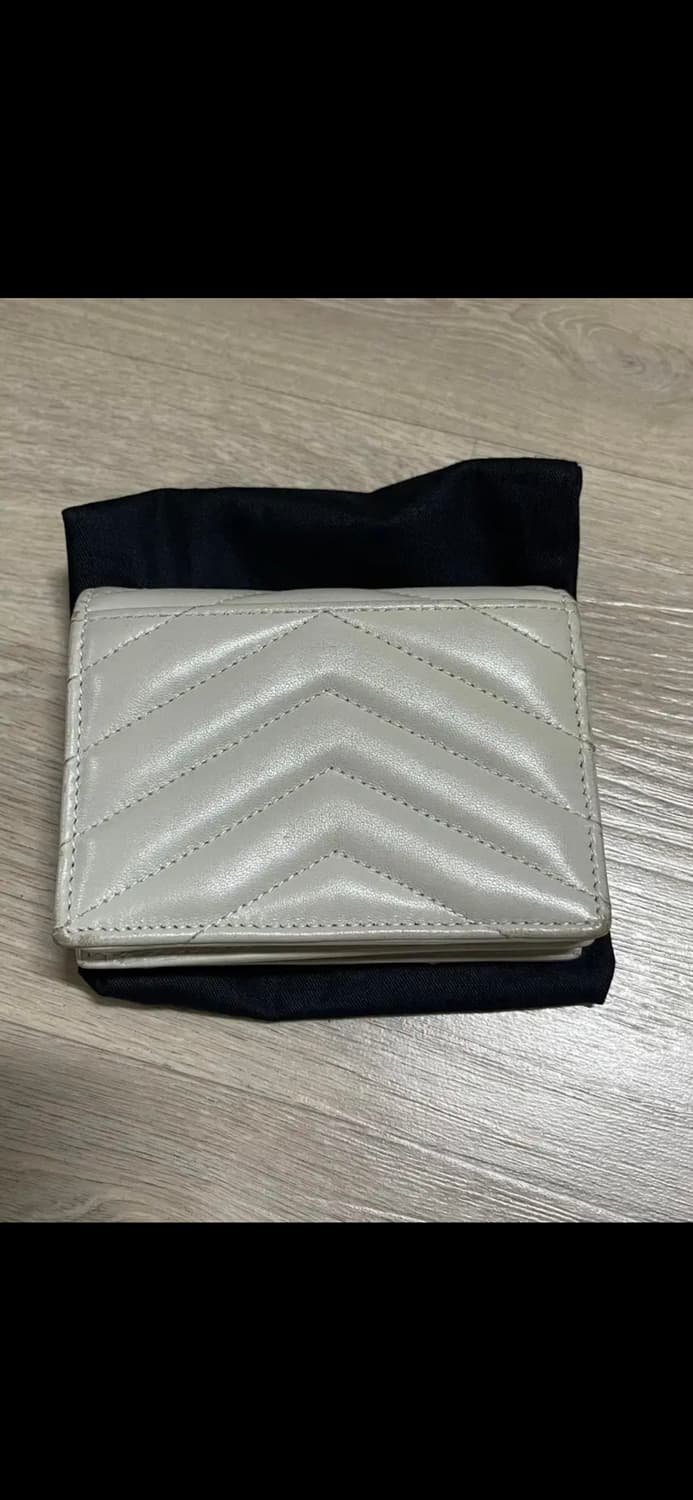 입생로랑 마틀라세 플랩 카드지갑 상품이미지3