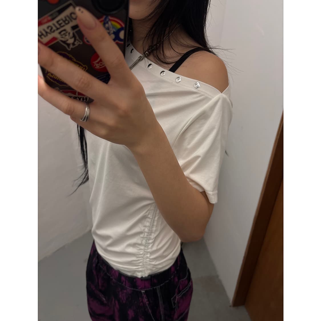 WHO'S WHO gallery One Off Shoulder Tee 상품이미지1