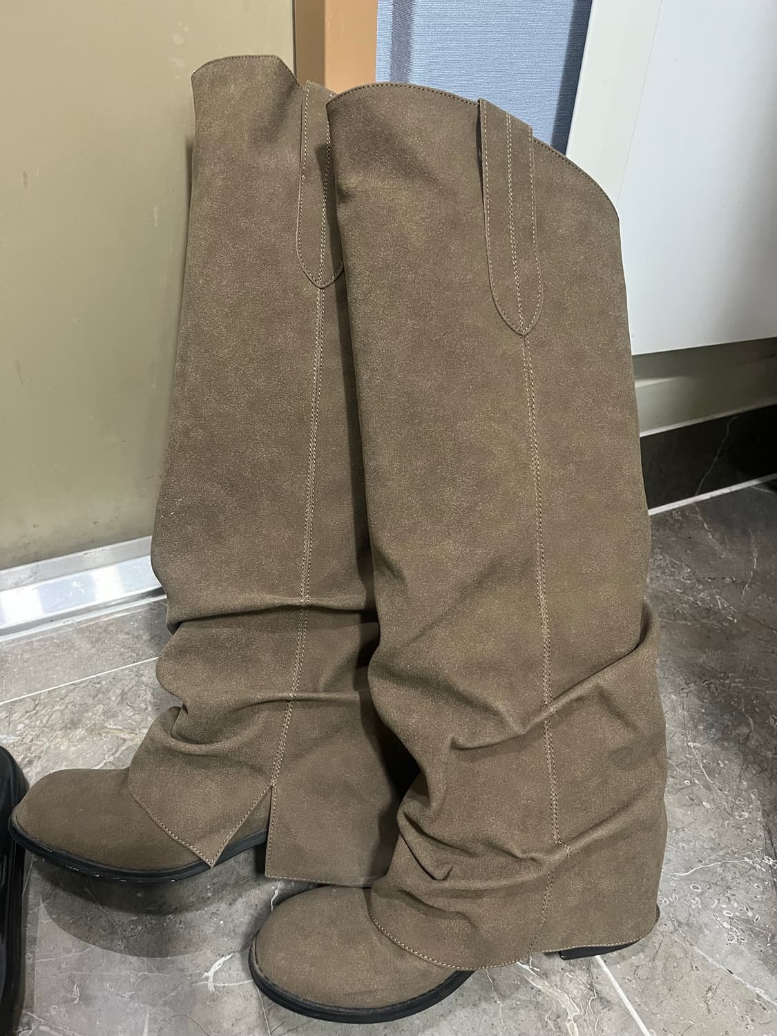 아워캐비넷 부츠 shirring fold boots 브라운 235 상품이미지2