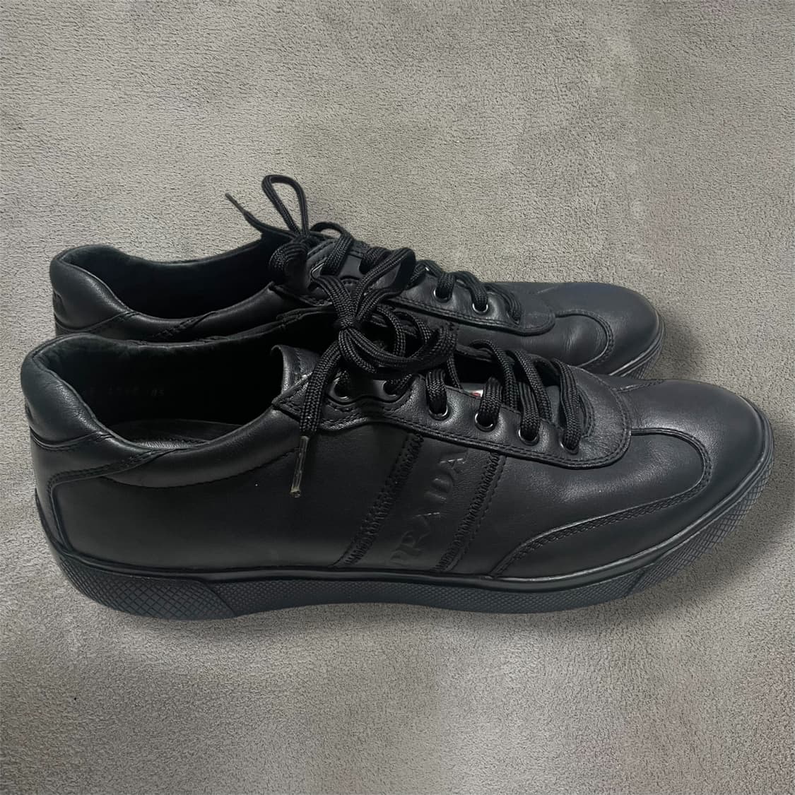 280~285) 프라다 로고 레더 가죽 스니커즈 신발 블랙 상품이미지5