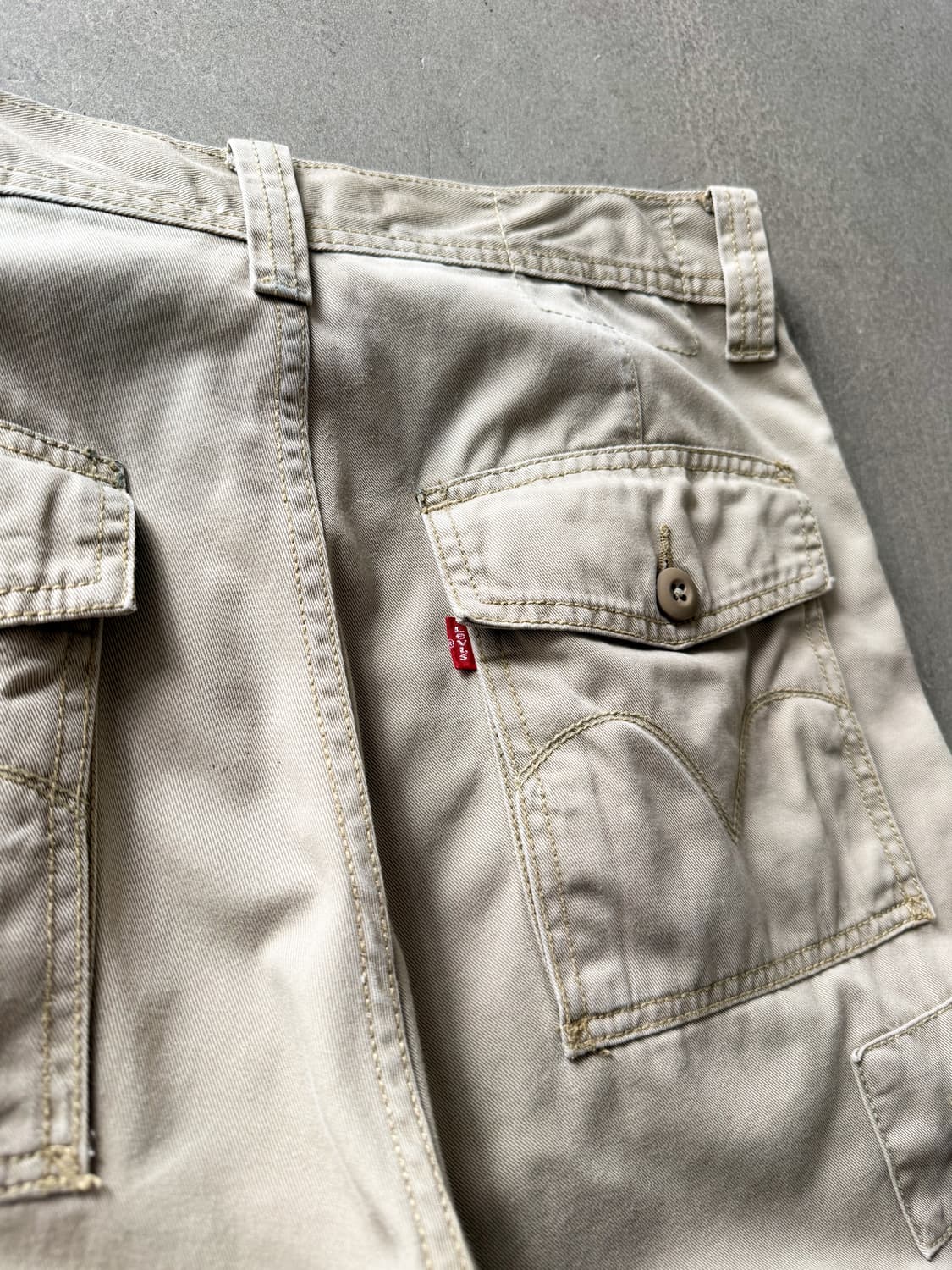 Vintage Levi's Cotton Cargo Shorts 상품이미지3