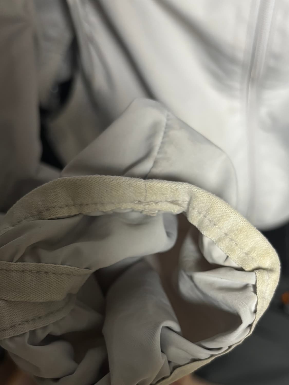 CUT-OUT WIND BREAKER (UNISEX) LIGHT GRAY 상품이미지5