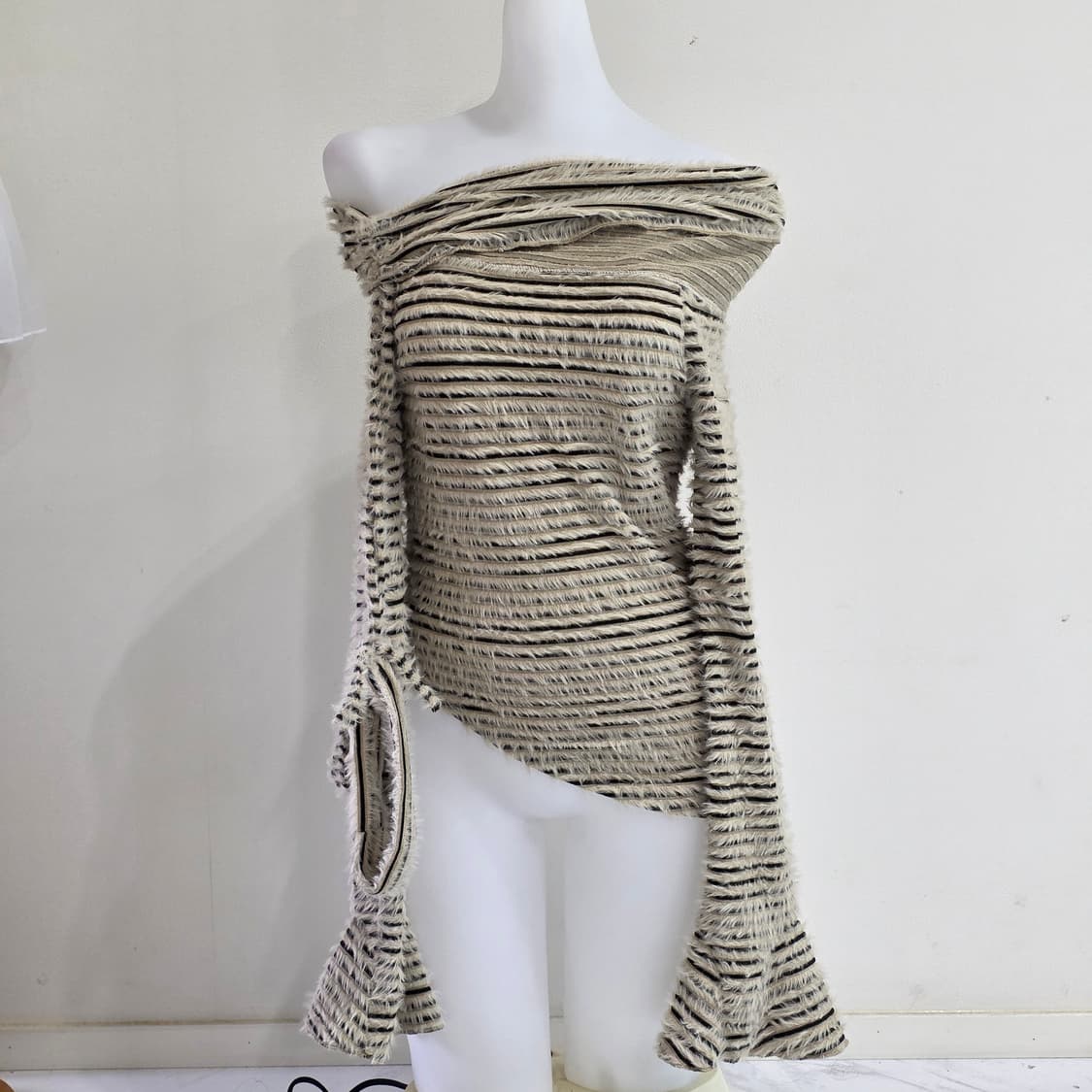 긱시크 y2k 오프숄더 앙고라 긴팔슬리브 상품이미지4