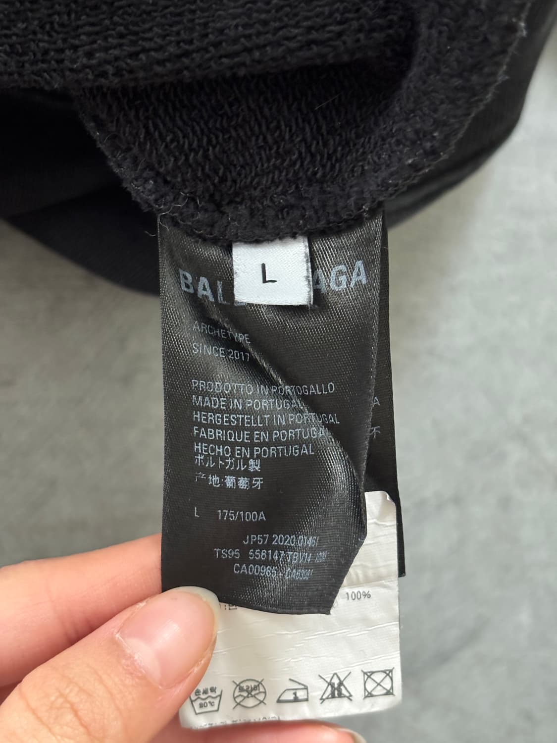 Balenciaga 발렌시아가 블랙 웨이브 로고 맨투맨  상품이미지5