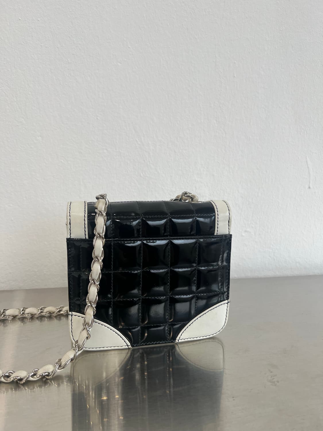 샤넬미니백 샤넬초콜릿바 페이턴트 체인숄더백 상품이미지5