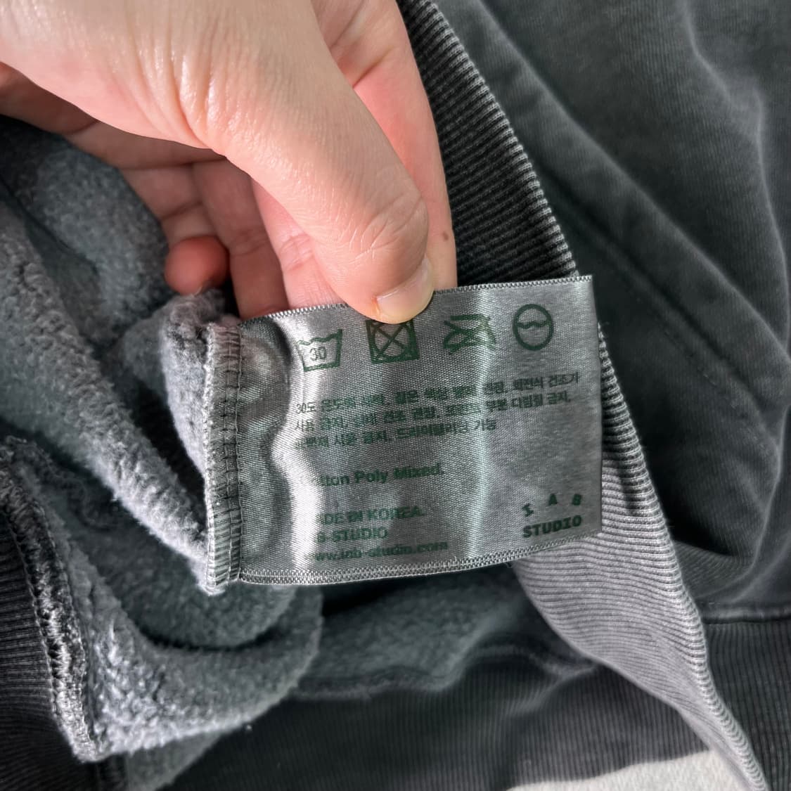 100 아이앱 스튜디오 블랙 피그먼트 후드티 상품이미지8