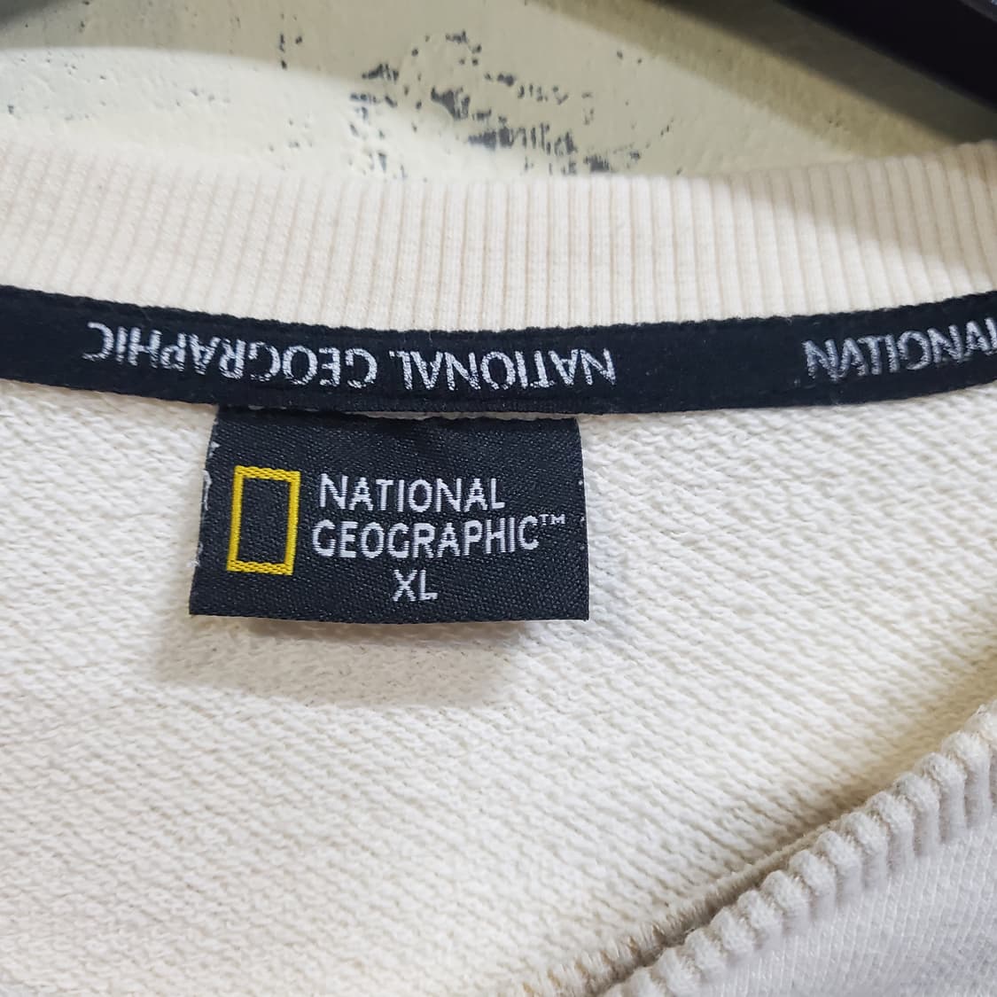 내셔널지오그래픽 흰색 고래 맨투맨  상품이미지4