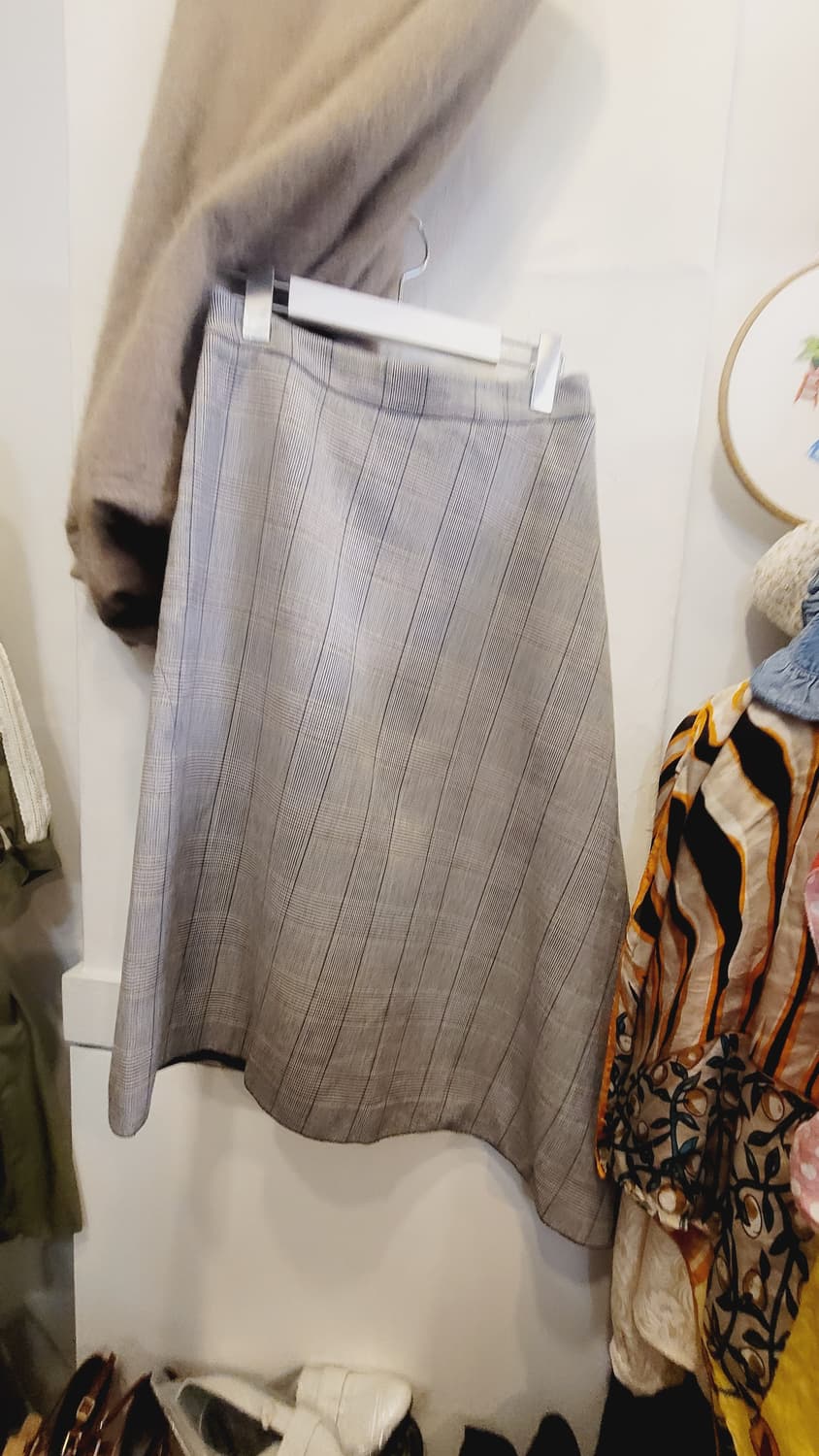 데코 포근울 케이프 가디건. 보브 언발체크스커트 상품이미지6