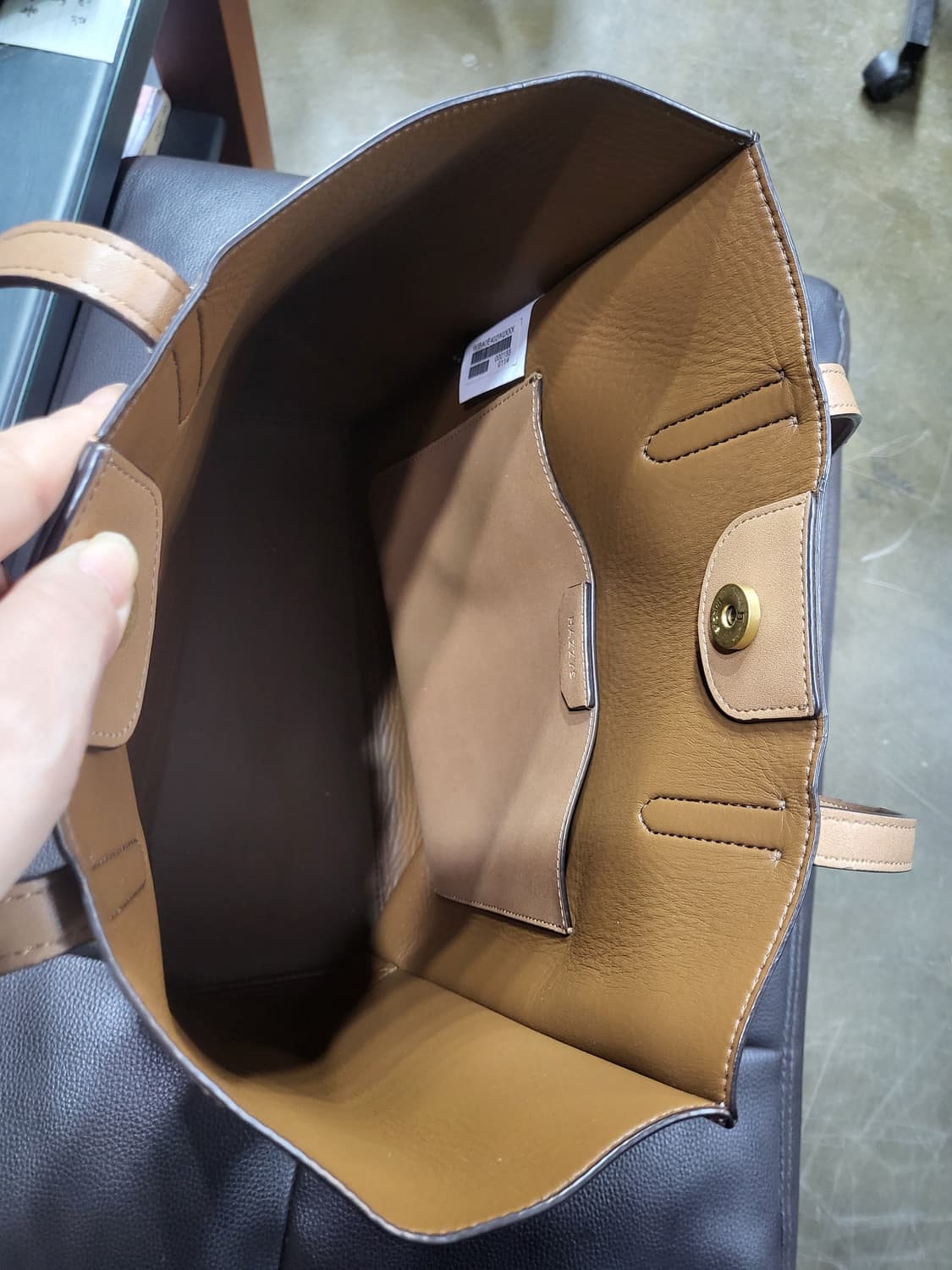 헤지스 로고 가죽 숄더백 상품이미지5