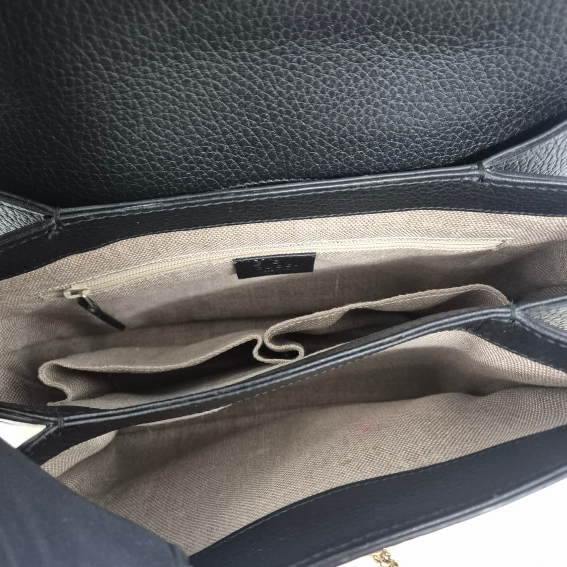 구찌 GG 인터로킹 탑핸들 체인 스몰 숄더백 블랙 (510302) 상품이미지10