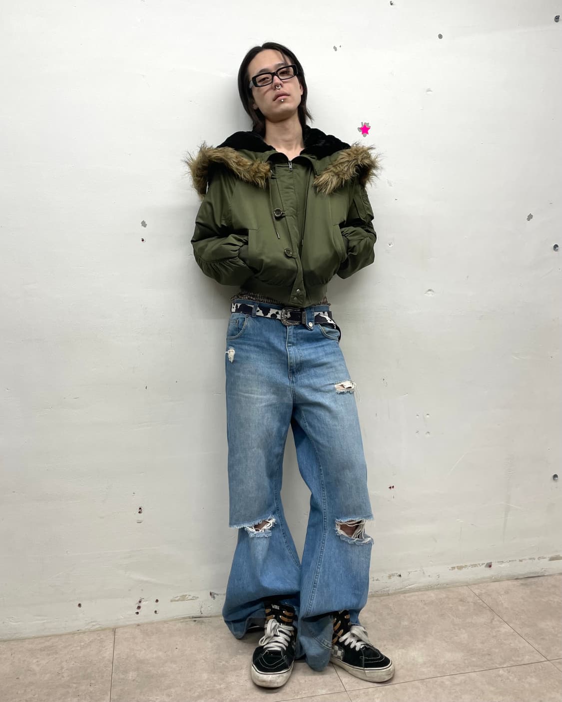 N2B Glossy Khaki Shirring Crop Padding  상품이미지7