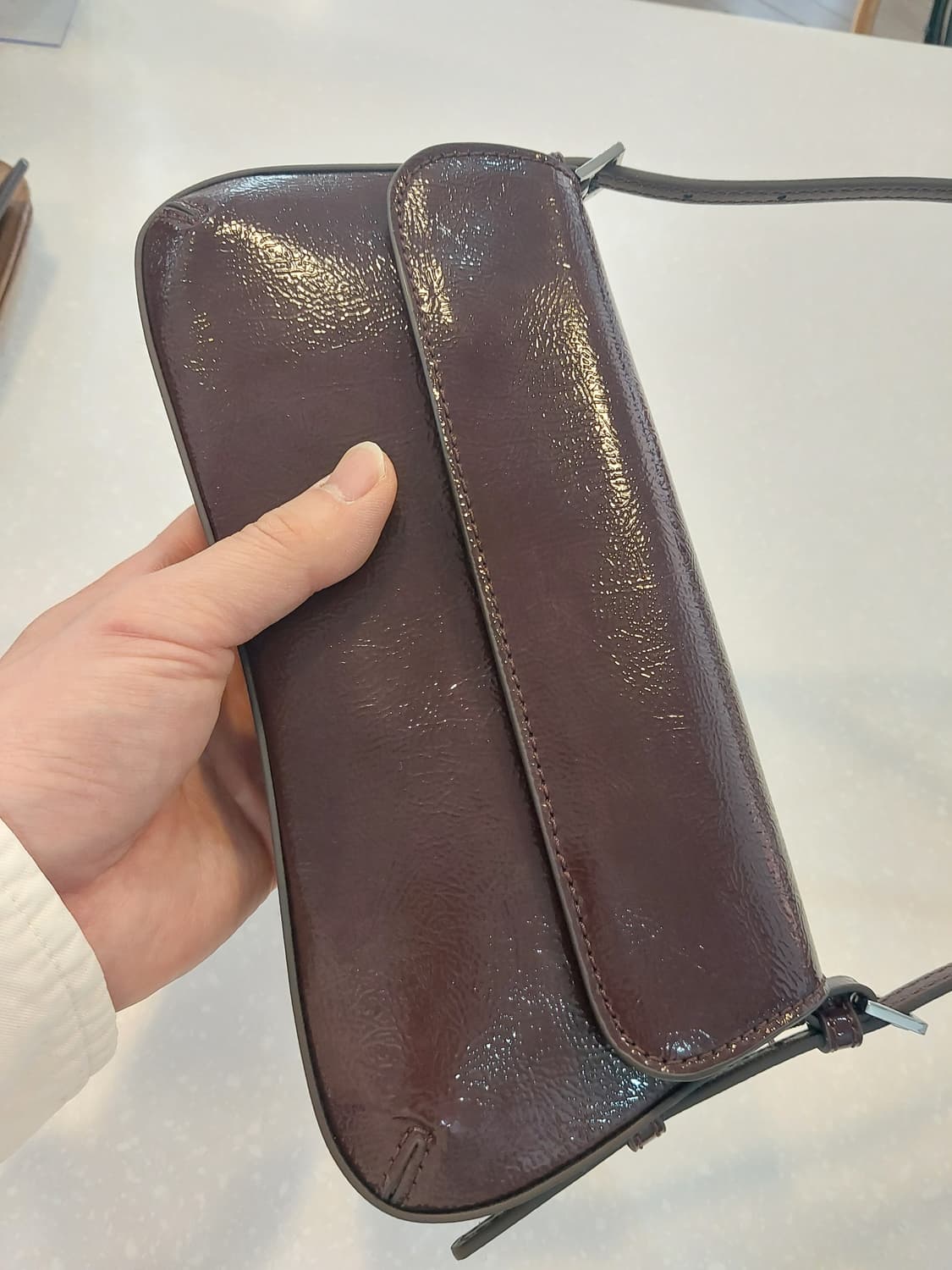 자라 ZARA 플랩 숄더백 애나멜 버건디 컬러 상품이미지4