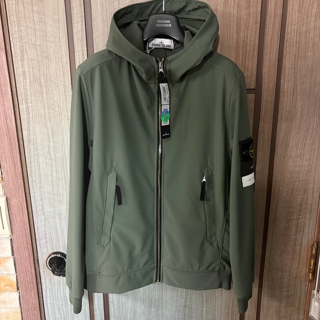 새상품(S)스톤아일랜드 와펜 패치 소프트쉘 후드 자켓 카키 상품이미지2
