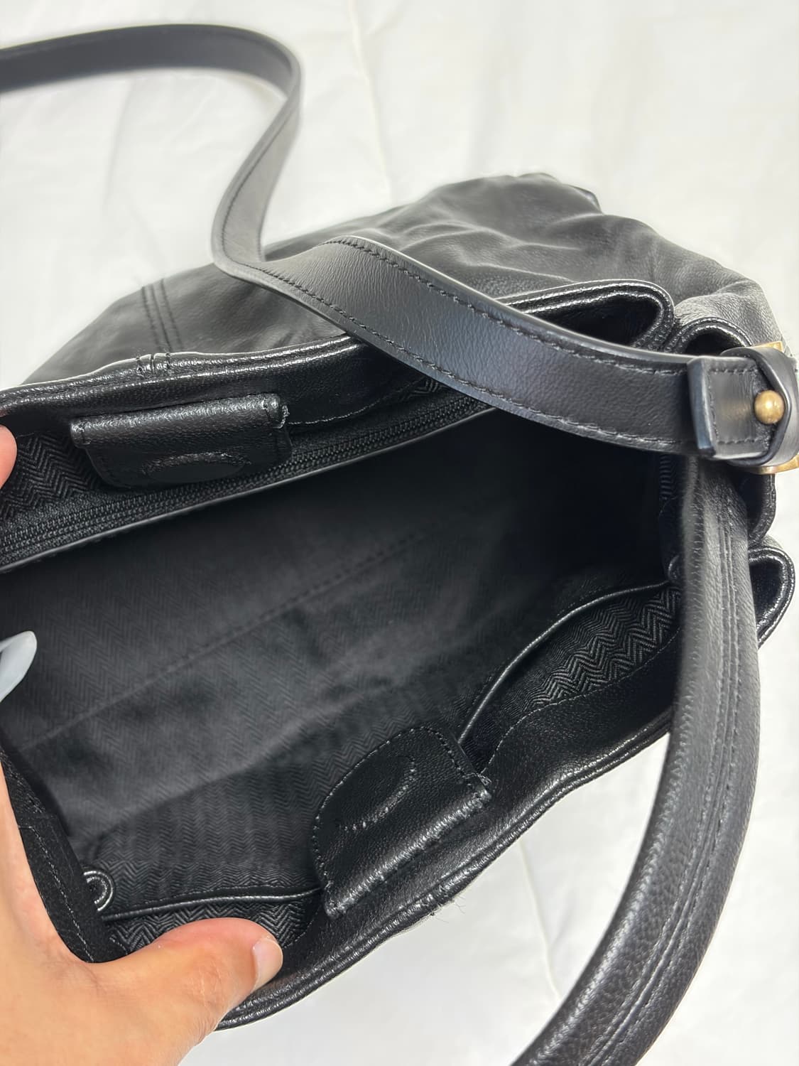 루즈앤라운지 크로스 숄더 토트백 블랙 상품이미지4