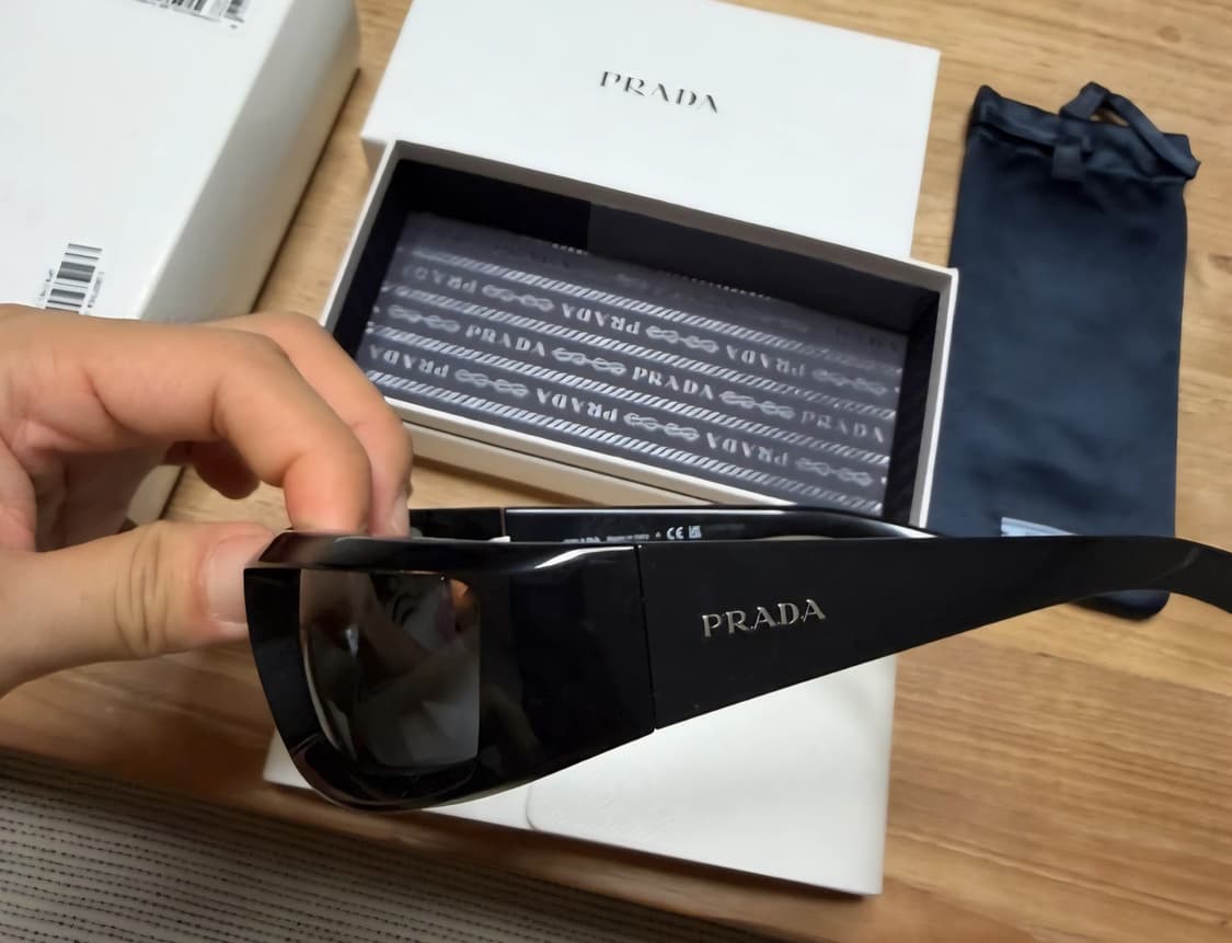 25YS 프라다 런웨이 선글라스 블랙 상품이미지3