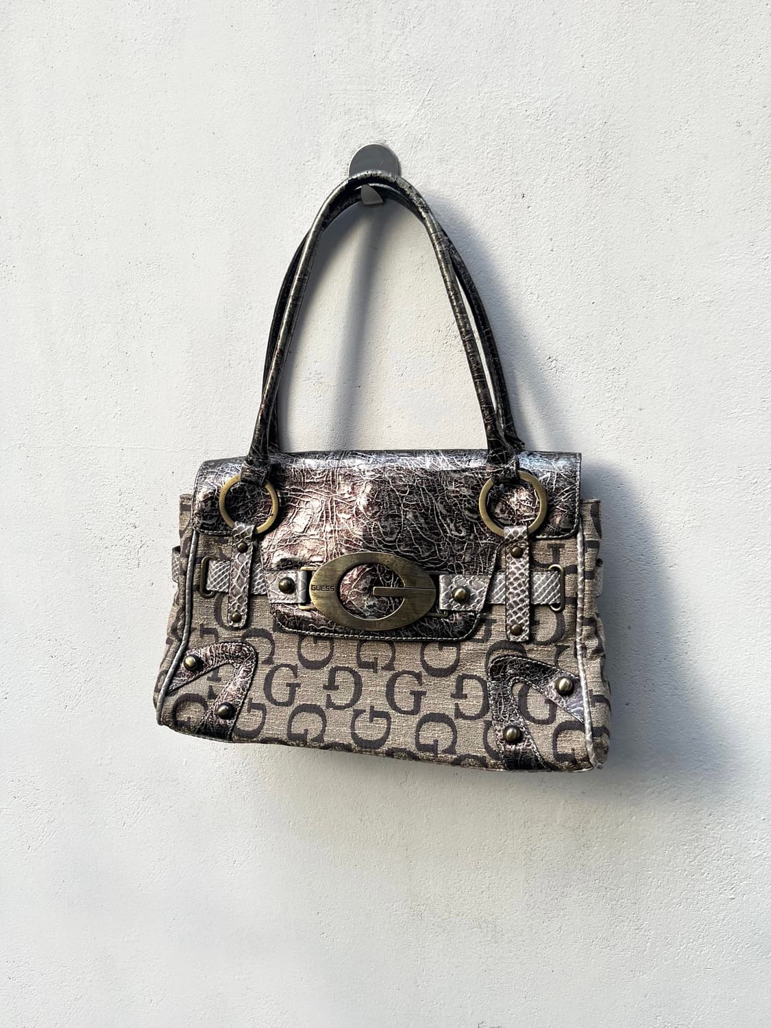 Guess 00s metalic square bag 상품이미지7