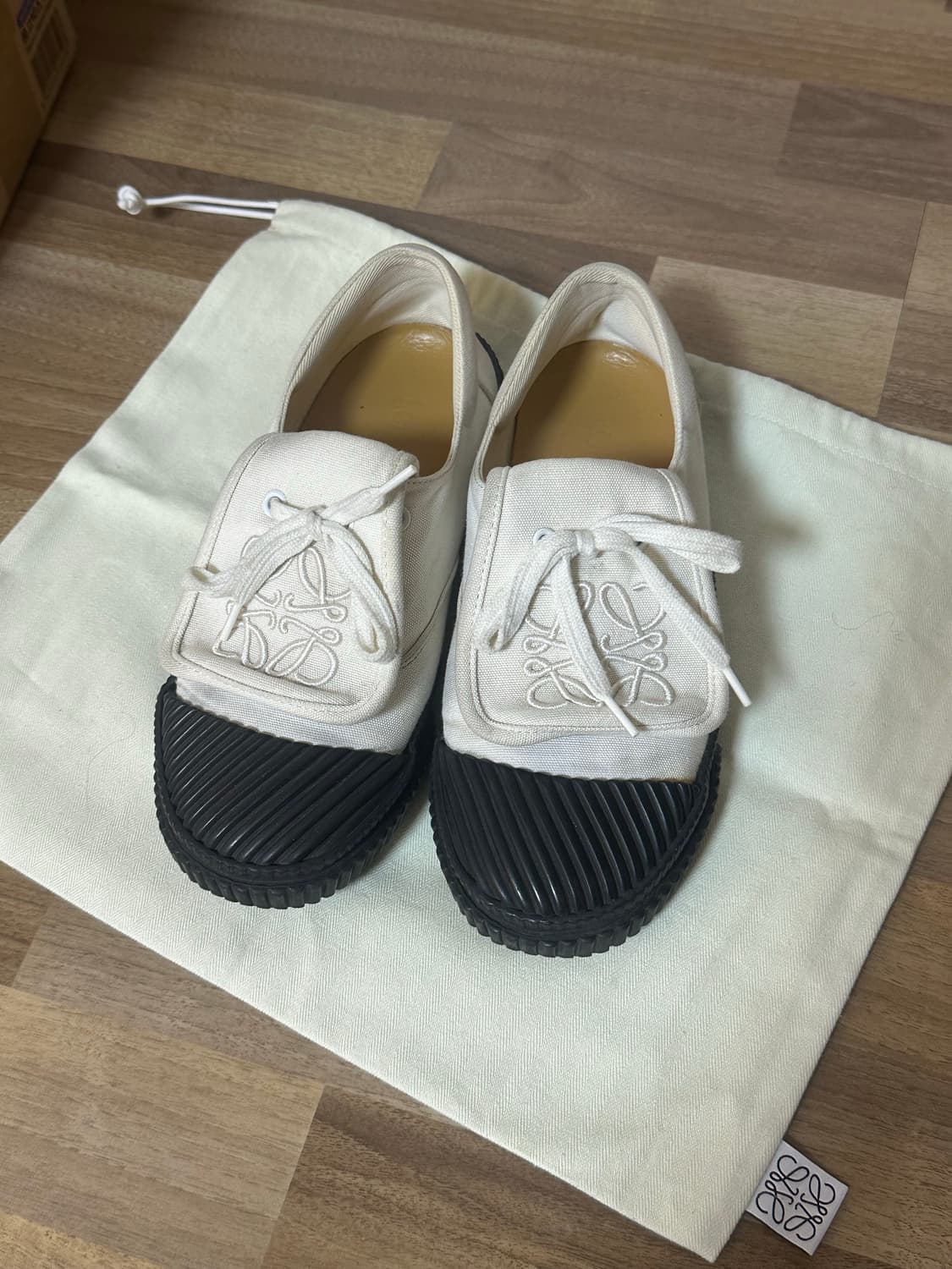 로에베 아나그램 스니커즈 화이트 37 상품이미지1