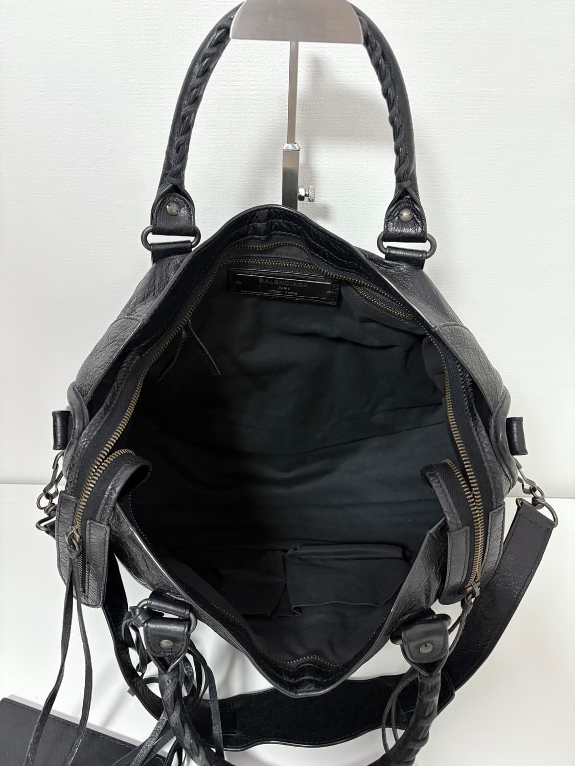 발렌시아가 시티 모터백 블랙 미디움 상품이미지5
