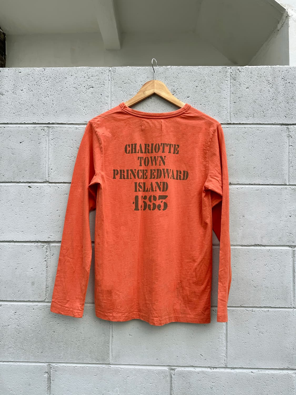 백넘버 오렌지 라운드 긴팔티셔츠 상품이미지2