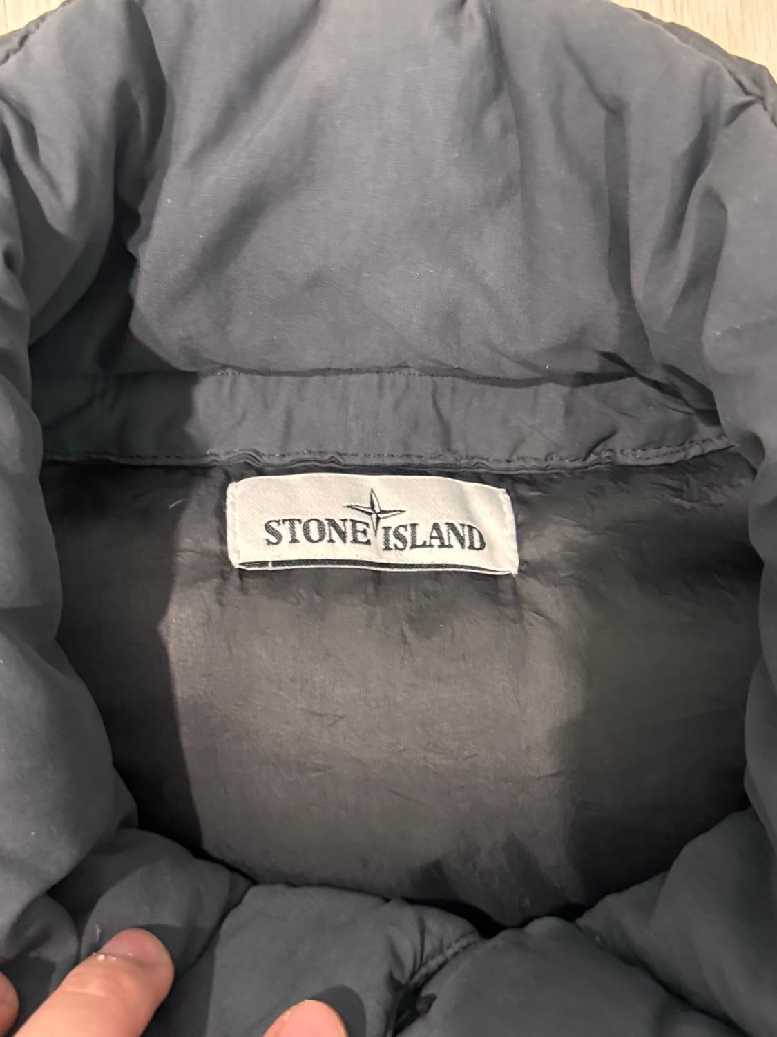 (XL) 스톤아일랜드 화이트와펜 크링클랩스 패딩 그레이 상품이미지4