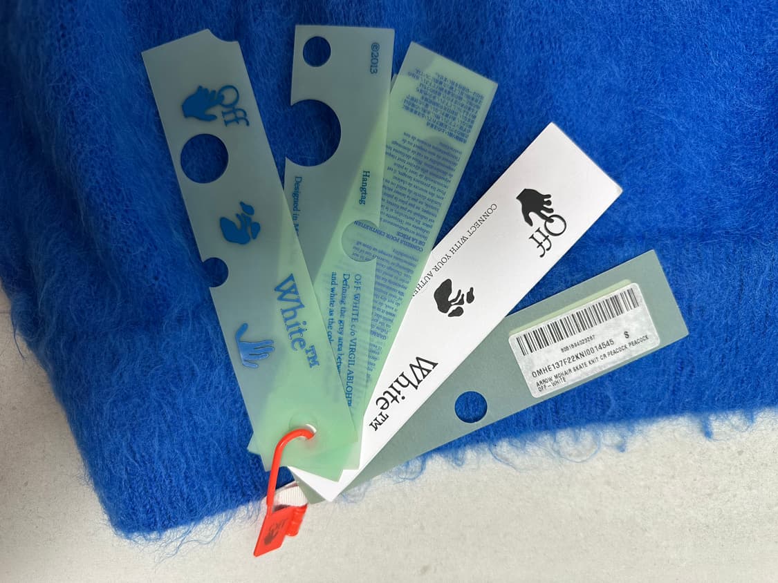 [네고 가능] 새상품 오프화이트 모헤어 앙고라 니트 블루  상품이미지3