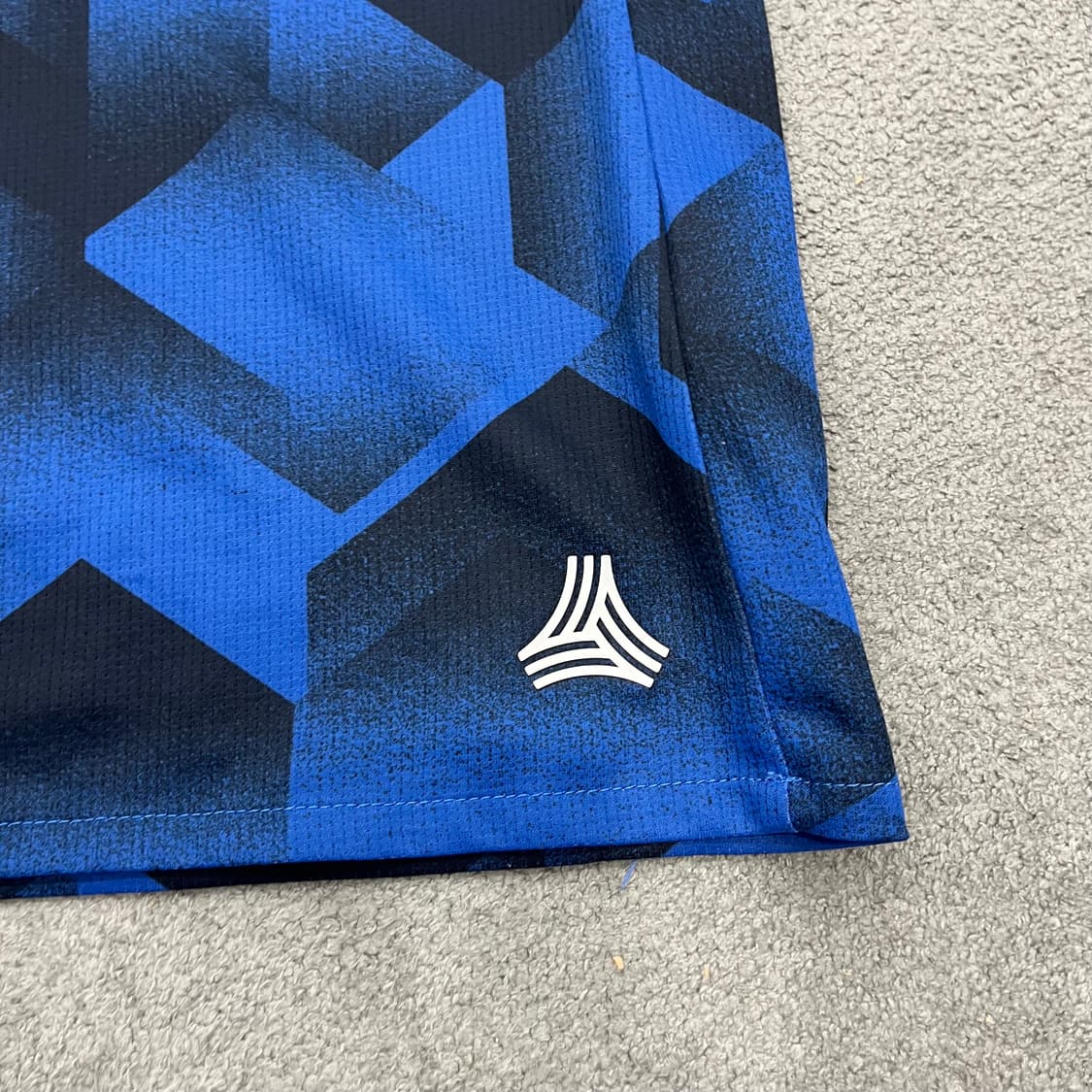 110 아디다스 패턴 반팔티셔츠 상품이미지3