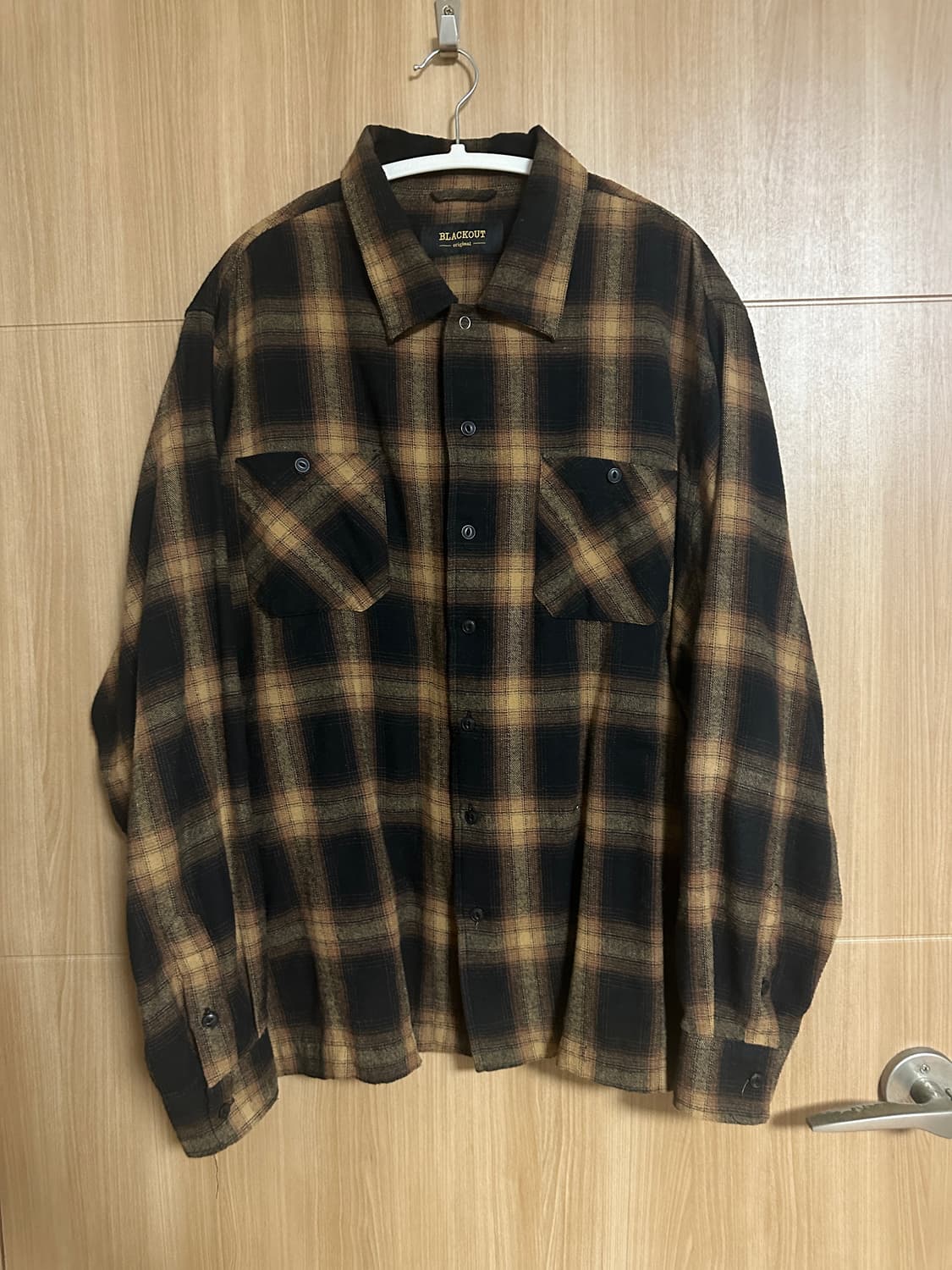 [L] 블랙아웃 피코 셔츠 상품이미지1