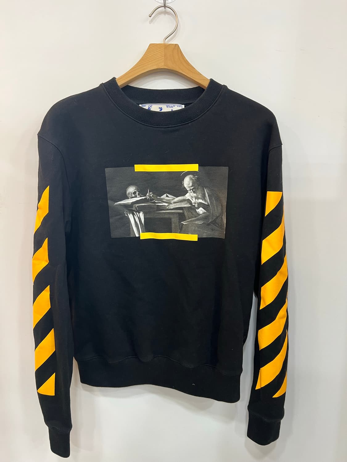 오프화이트 카라바지오 맨투맨 M사이즈 상품이미지1