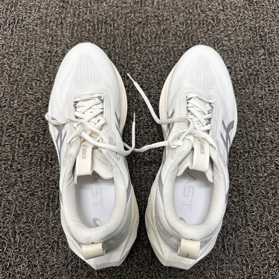 아식스 노바블라스트 4 LE 버치 문락 런닝화 운동화 270 상품이미지3