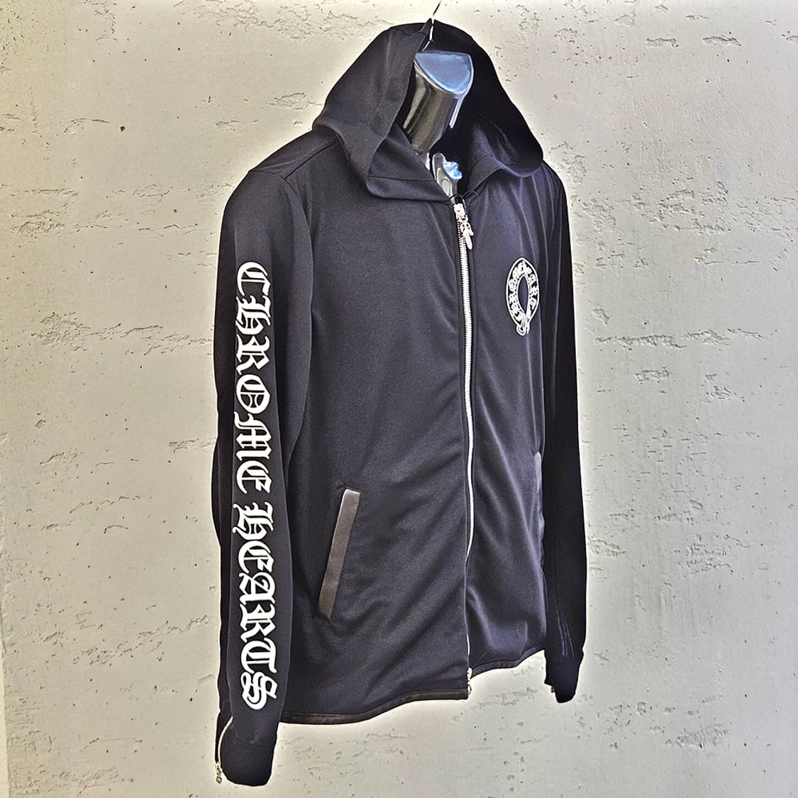 [M] 크롬하츠 말발굽 레터링 후드 트랙자켓 블랙LWVOJKGX 상품이미지2