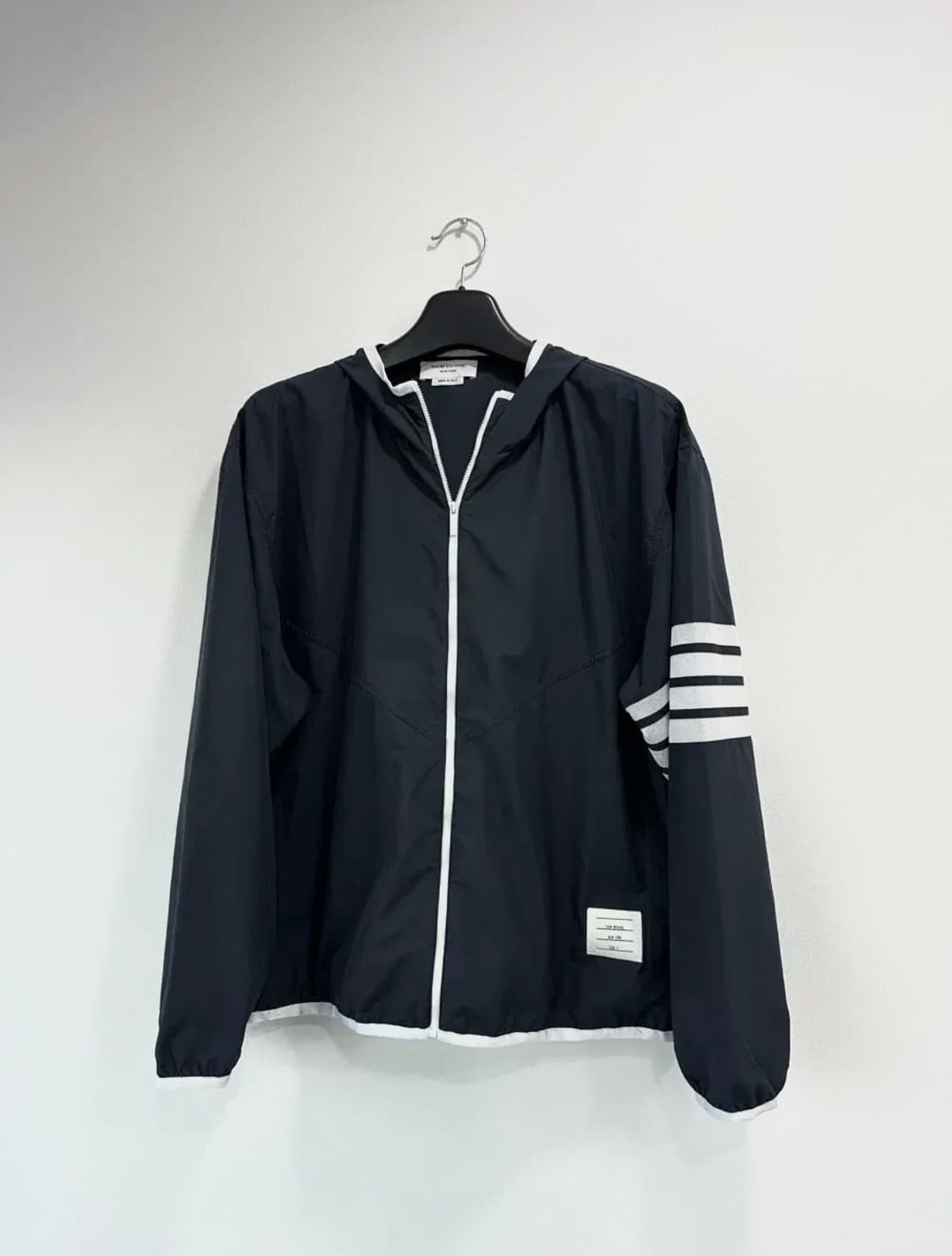 톰브라운 바람막이 상품이미지1