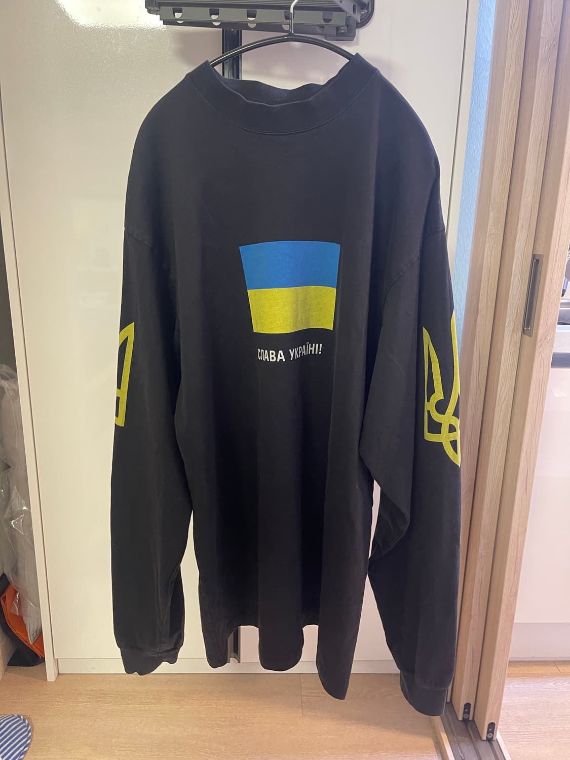 (직거이가격 오늘까지만팖) 발렌시아가 우크라이나 롱슬리브 m사이즈 상품이미지1