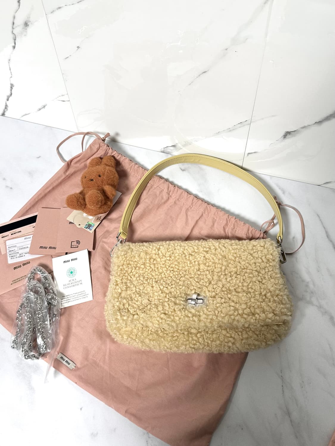 [A+ 정품] 미우미우 시어링 퍼 숄더백 상품이미지1