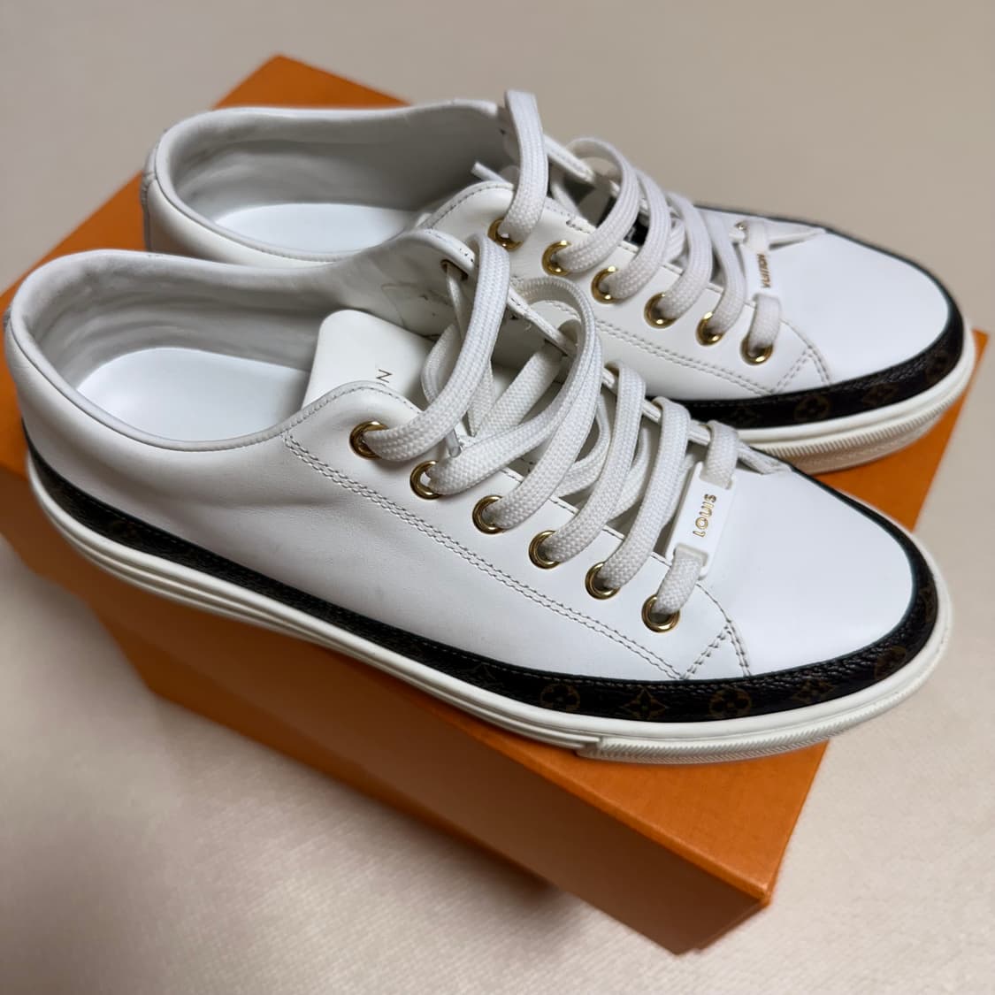 루이비통 타임아웃 스니커즈 37사이즈 상품이미지2