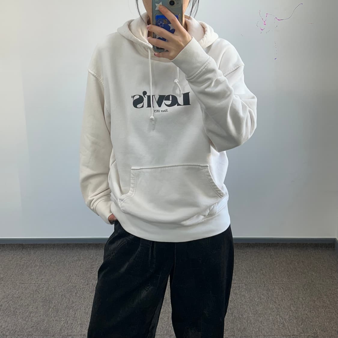 Levis 리바이스 블랙 로고 화이트 후드티 상품이미지1