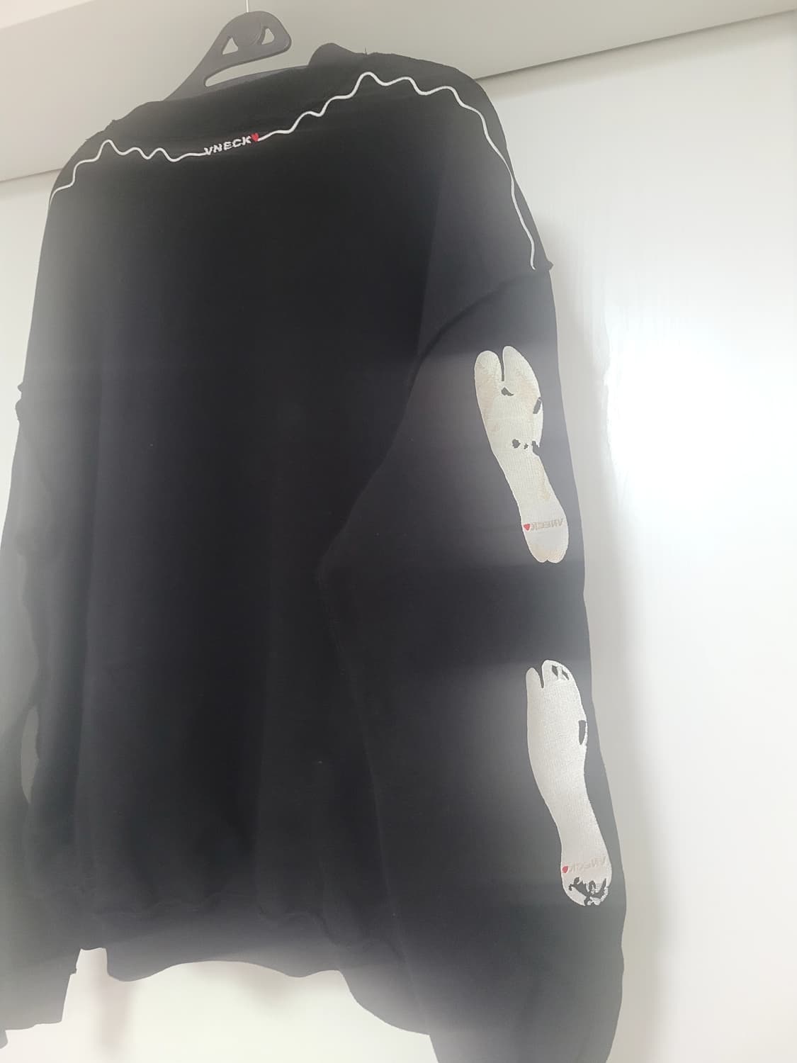 브이넥러브 타비 맨투맨 상품이미지3