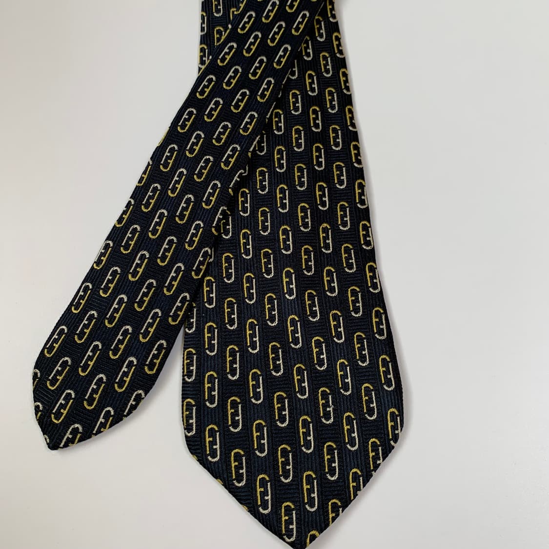 펜디(FENDI) FF모노그램 이태리 100실크 명품넥타이 정장룩코디 상품이미지4