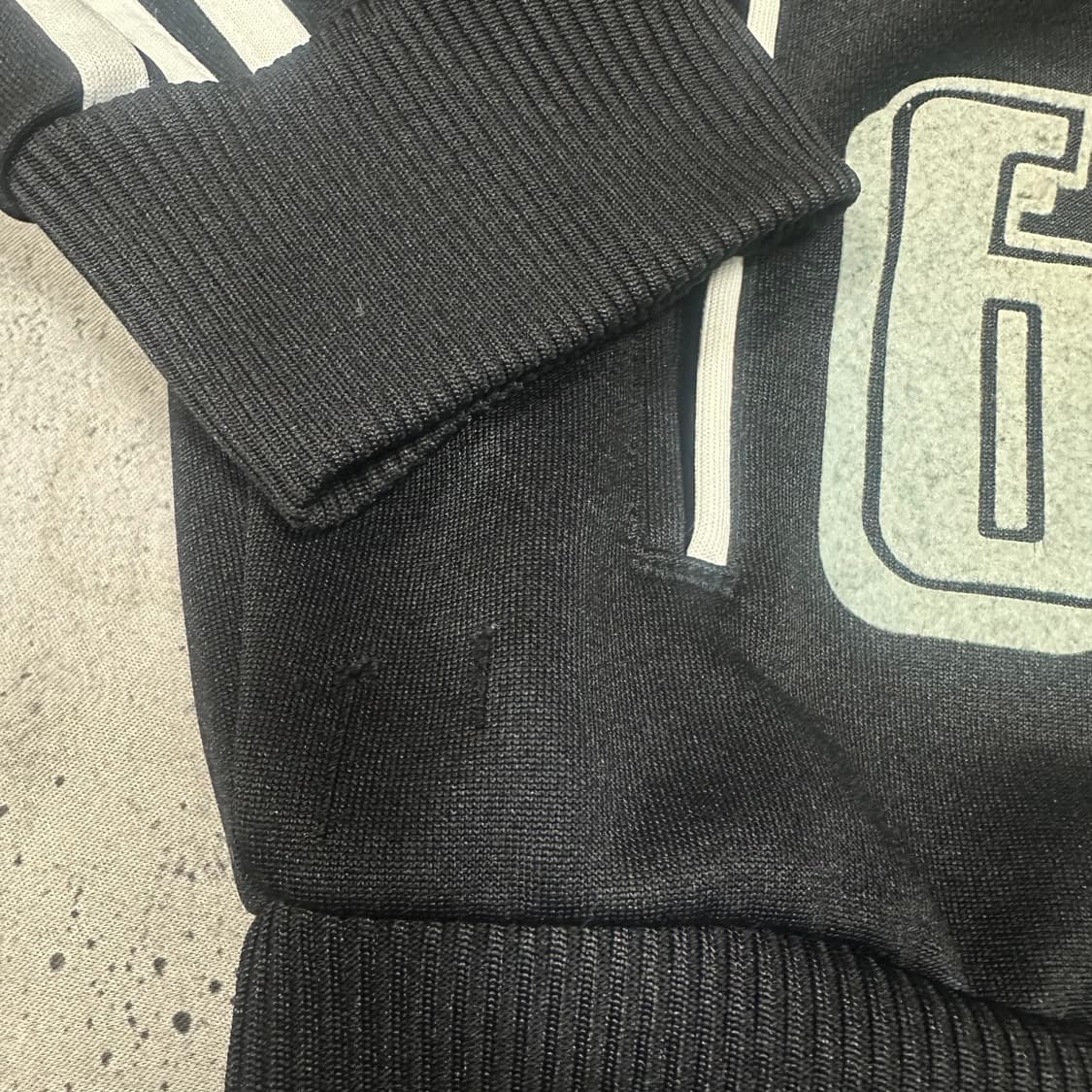 ✨ (바배) 아디다스 카이사르 울프 빅로고 블랙 트랙탑 져지 상품이미지5