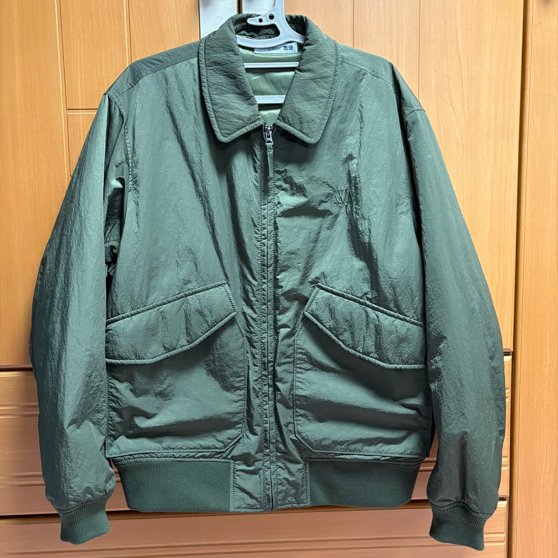 유니클로 JW앤더슨 패디드 블루종 올리브 상품이미지2