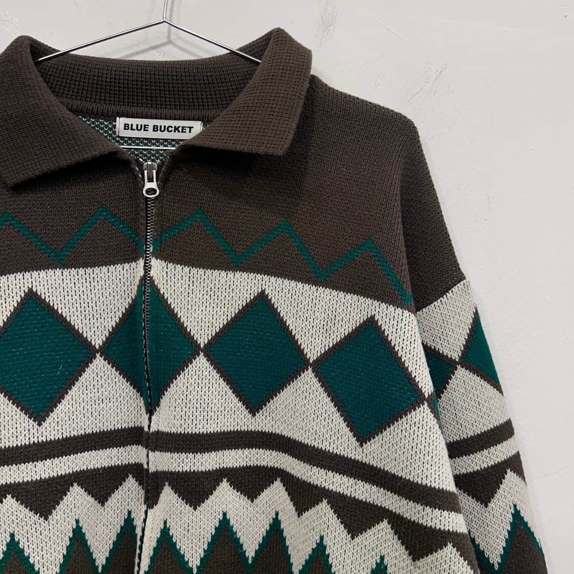 블루 버켓 다이아몬드 패턴 카라 투웨이 니트집업 상품이미지1