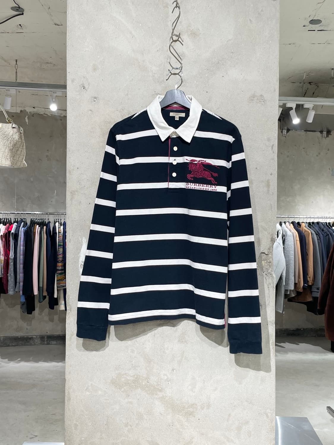 버버리 빅 기마로고 스트라이프 럭비티 상품이미지1